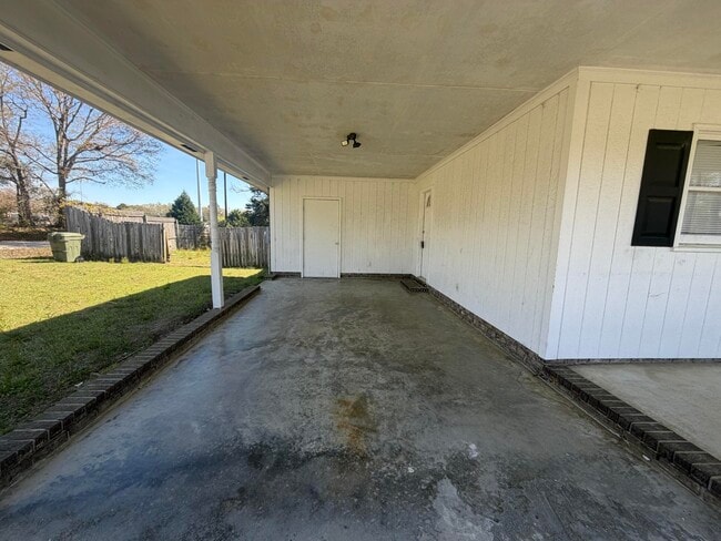 Building Photo - 720 Marigold St