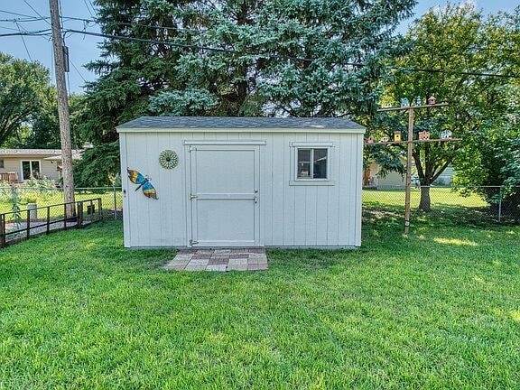 Building Photo - 525 Maple Ln