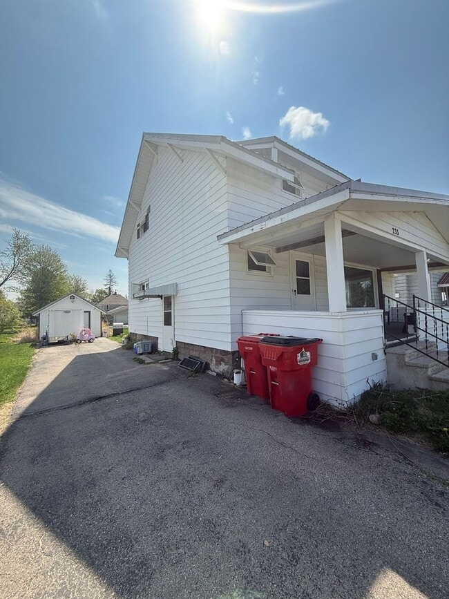 Building Photo - 3 Bed 2 Bath Single Family Home in Antigo