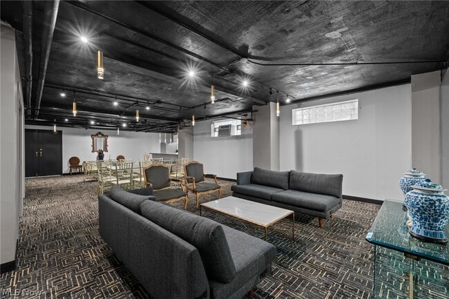 Building Photo - 11720 Edgewater Dr