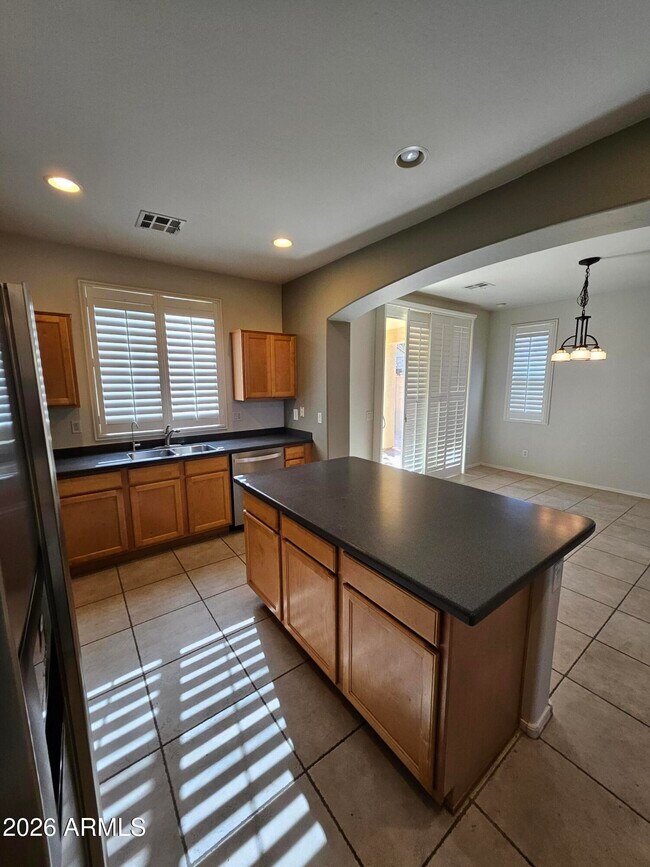 Building Photo - 3841 E Minton St