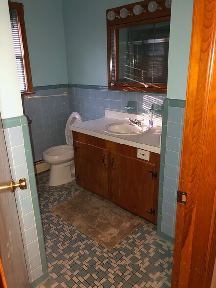 Building Photo - 1048 Hillwell Rd