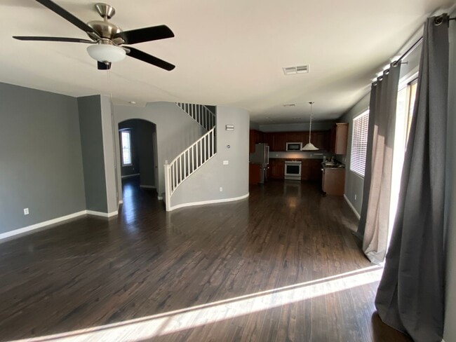Building Photo - Gorgeous 4Bed/2.5Bath/2Car, 2-Story Residence with Loft in Mountains Edge Area gated Community!