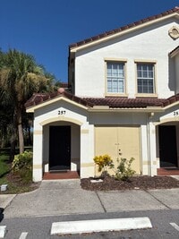 Building Photo - Bright & Beautiful 2/2 Condo in The Estate...
