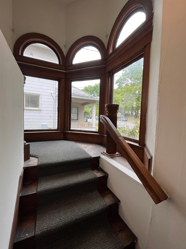 Building Photo - 129 E Gorham St