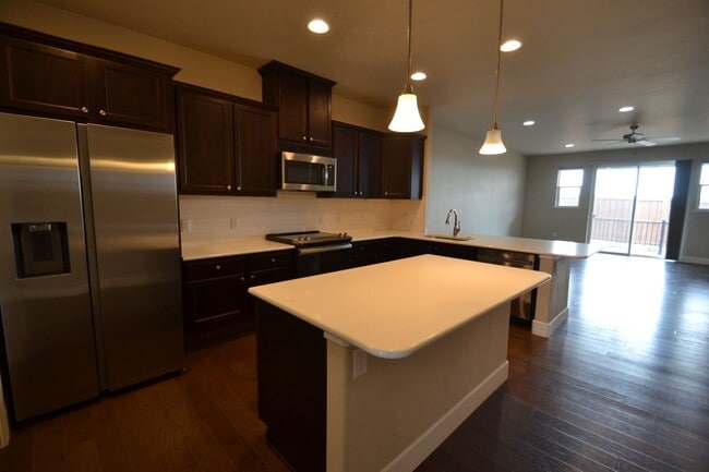 Building Photo - 3 Bedroom Ranch with Finished Basement Available Now!