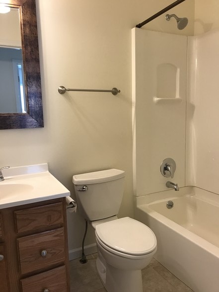 Bathroom - 733 Rockwell Ave