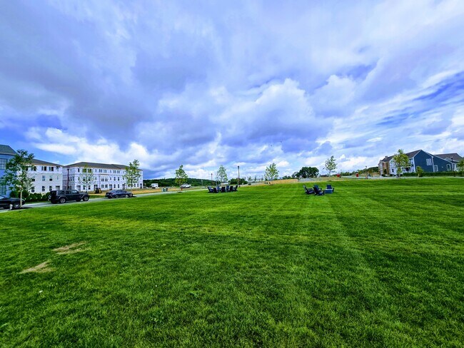 Building Photo - 314 E Lake St