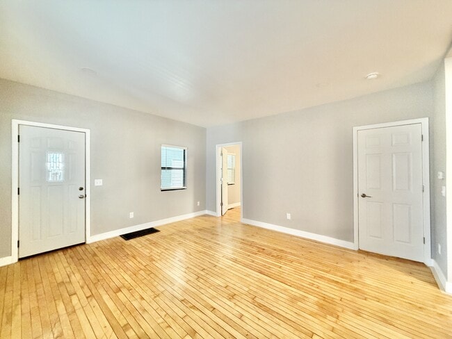 Building Photo - 425 S Jackson St