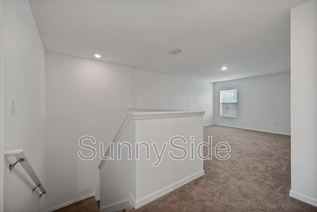 Building Photo - 10116 Grande Lp