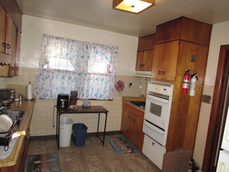 Building Photo - 1233 S 87th St