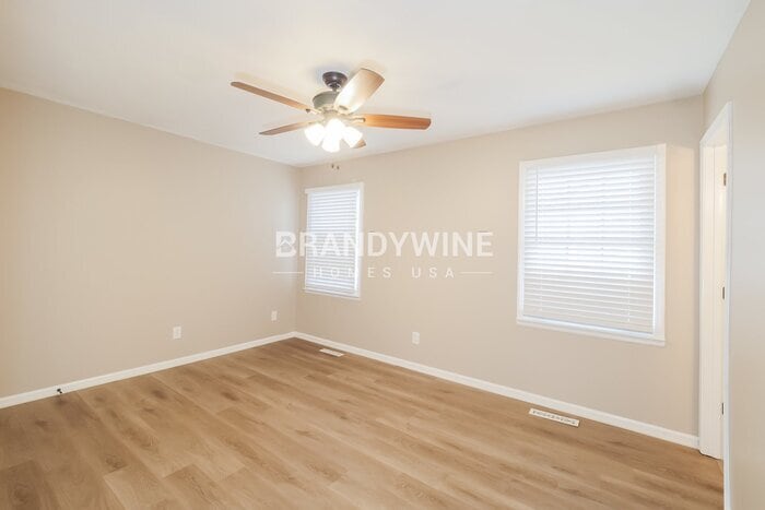 Building Photo - 941 NE Bristol Dr