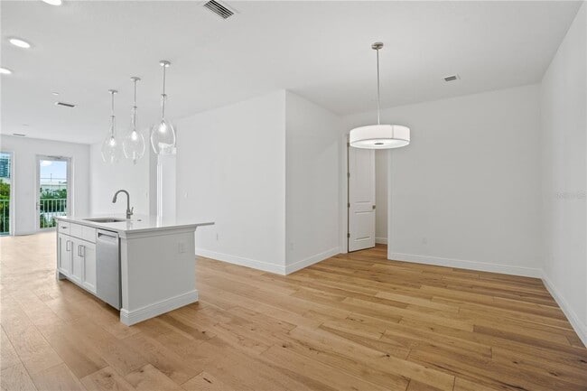 Building Photo - 600 3rd Ave S