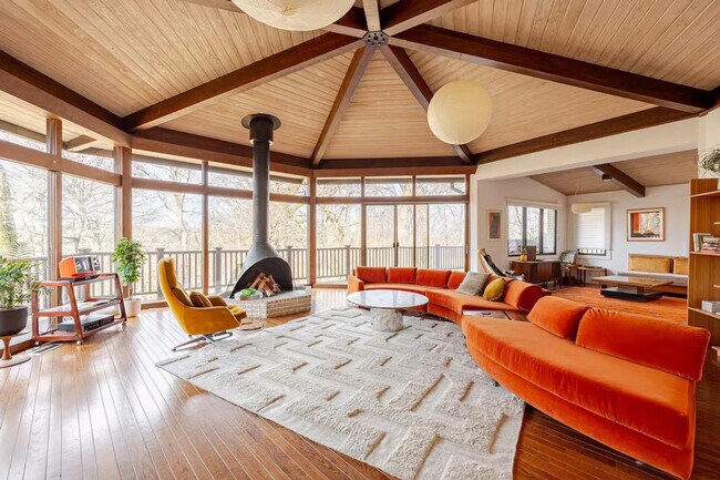 Building Photo - 2720 N Fillmore St