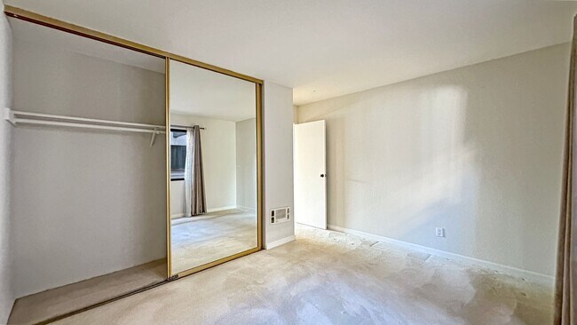 Building Photo - Waterfront Living in the Heart of Jack London Square