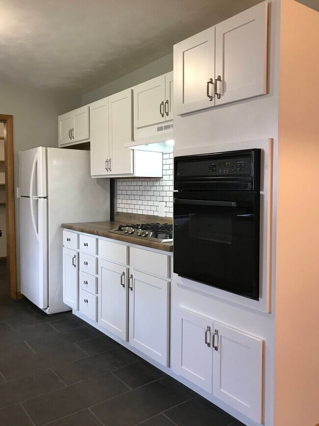 Building Photo - Charming Springfield home off South Campbell