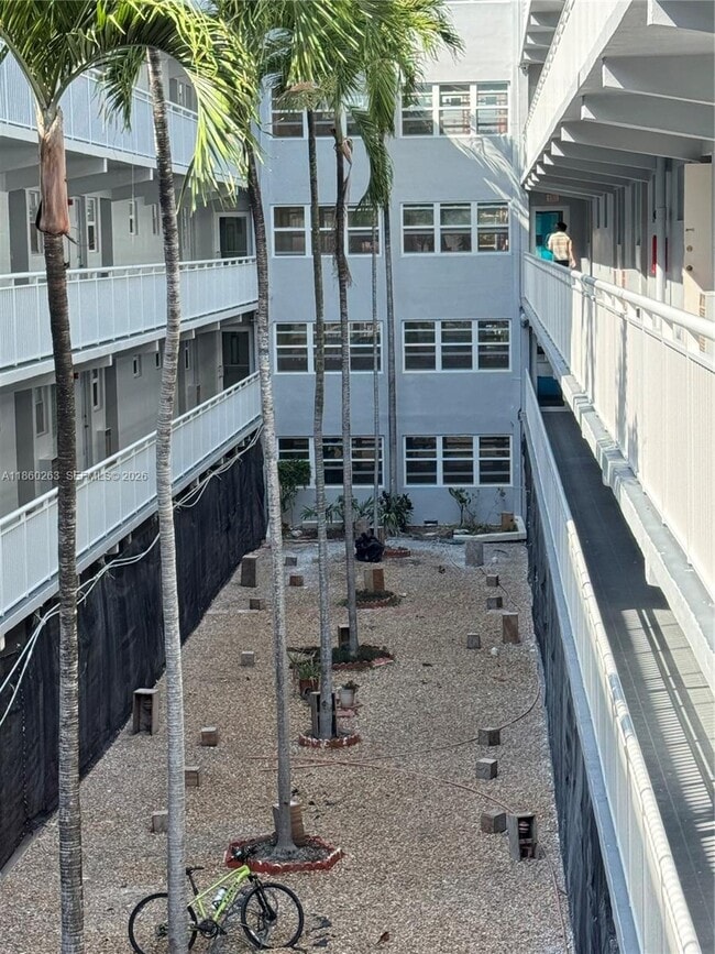 Building Photo - 215 SE 3rd Ave