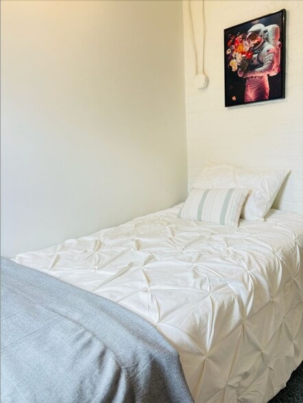 Building Photo - 1403 West Virginia Ave NE