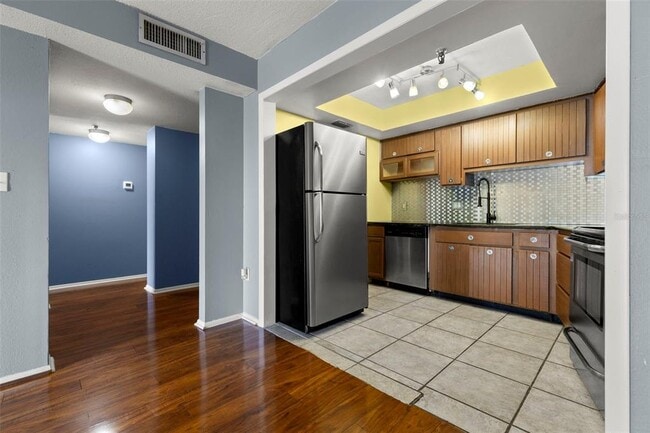 Building Photo - 7430 Sunshine Skyway Ln S