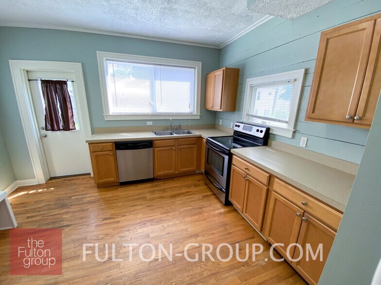 Building Photo - 740 Fulton St E