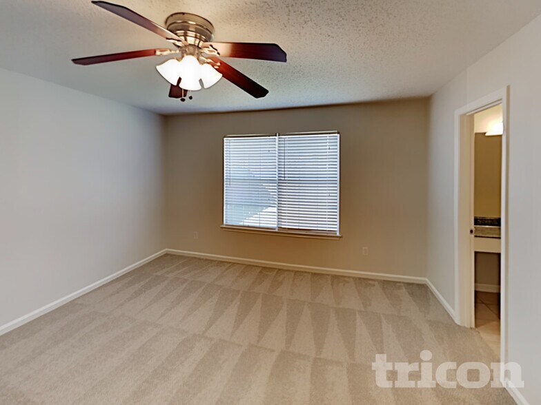 Building Photo - 4604 Palm Ridge Dr