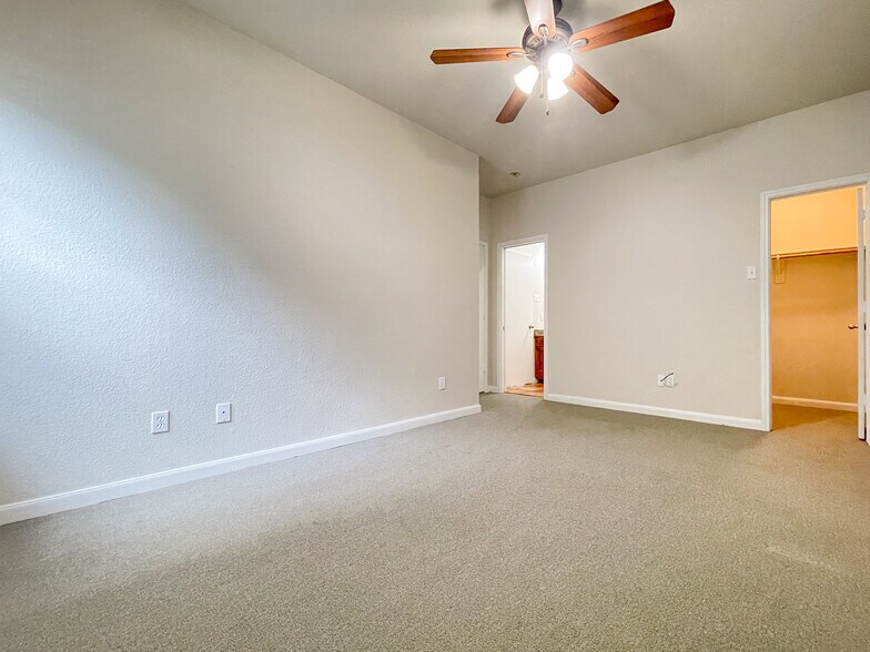 Building Photo - 506 3rd St