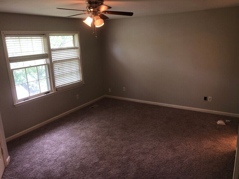 Building Photo - 906 Hammack Dr