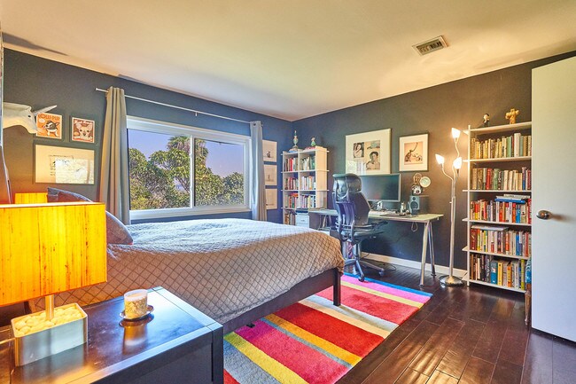 Building Photo - 4804 La Villa Marina