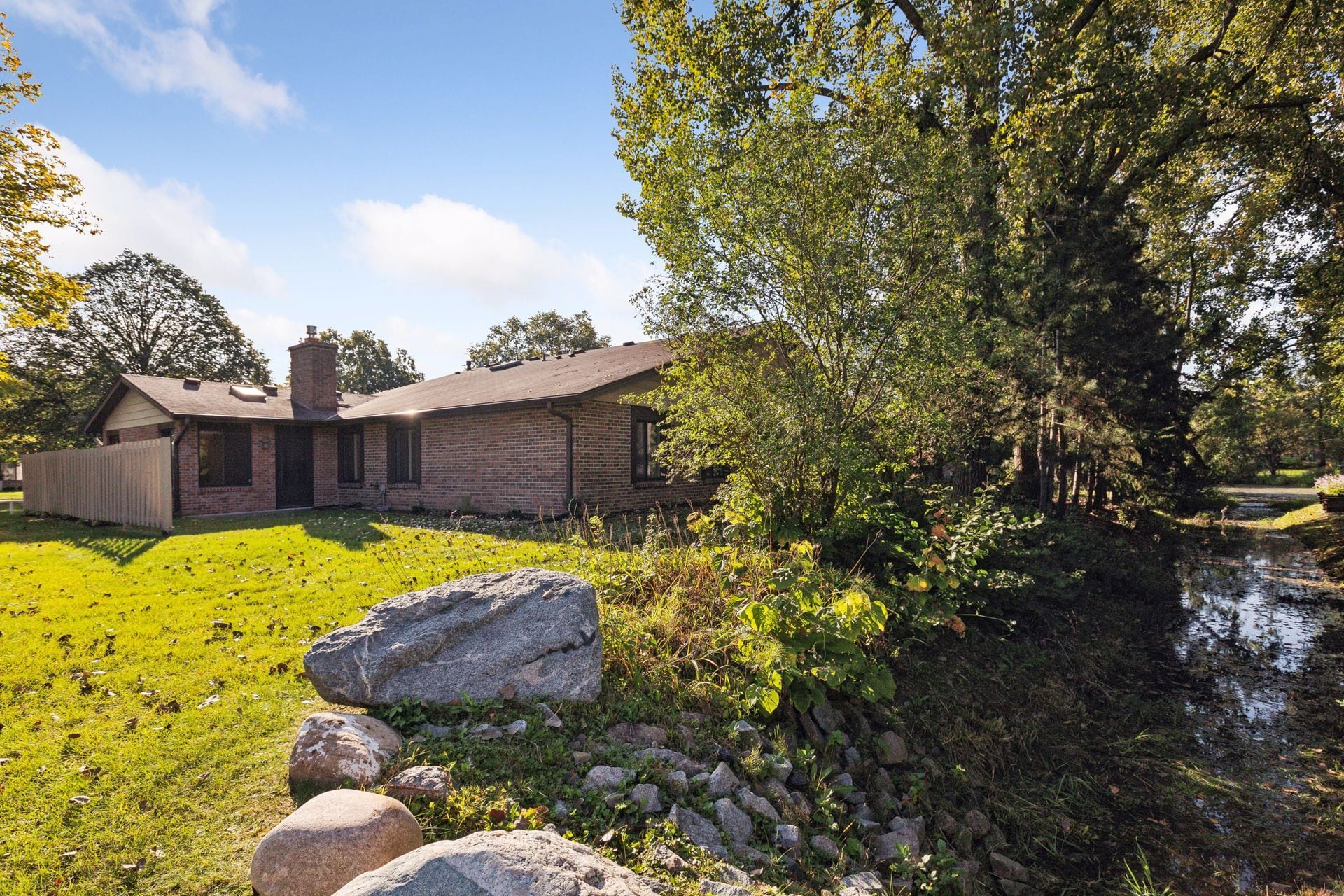 Building Photo - 1195 Weston Ln N
