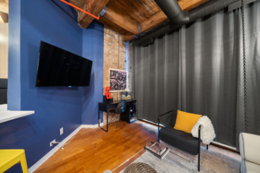 Primary Photo - 225 W Huron St