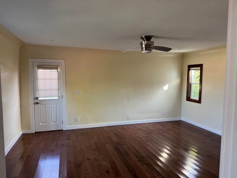 Building Photo - 6128 Maryland Dr