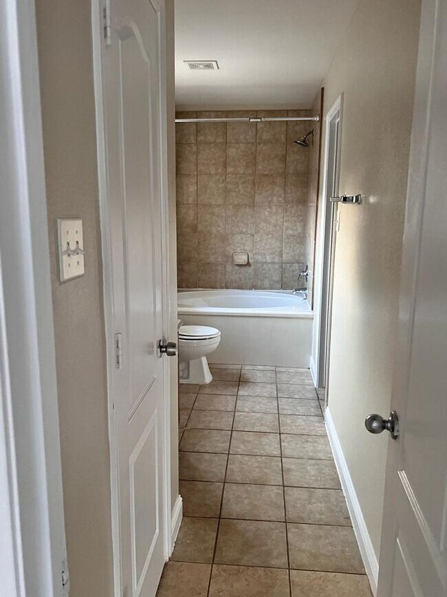 Building Photo - Great property in a GREAT COMMUNITY!!