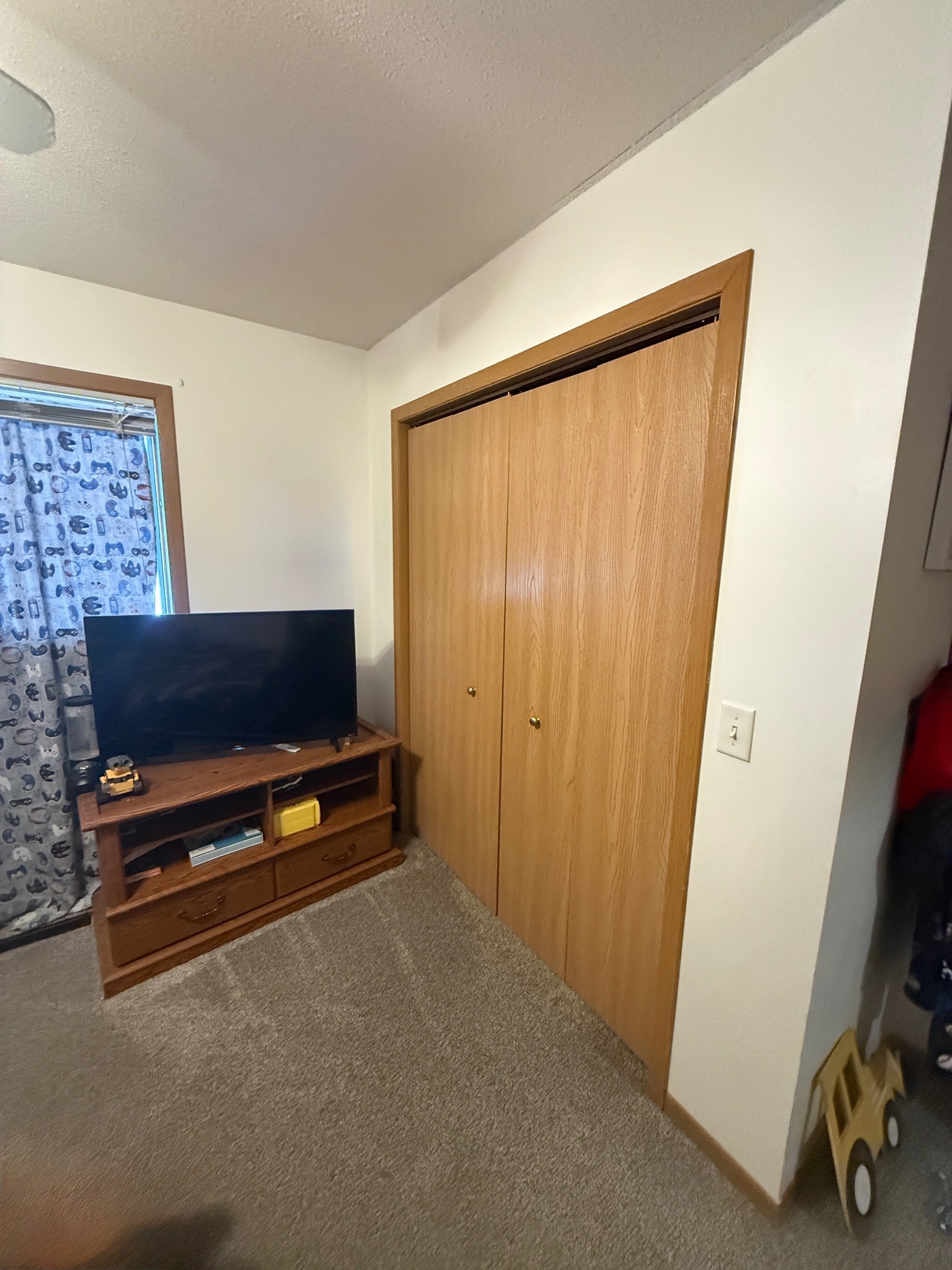 Building Photo - 413 Lilac Ln