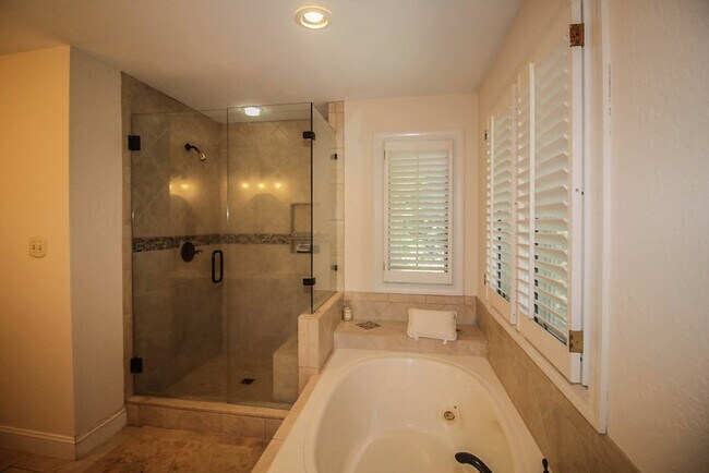 Building Photo - 4265 Deerwood Ln