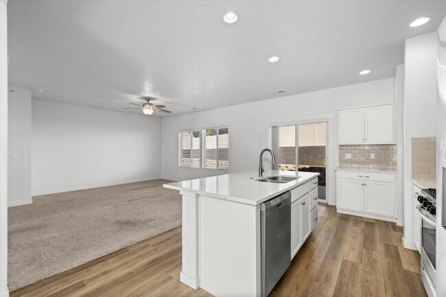 Building Photo - Eagle, ID – Spacious 3 Bedroom + Bonus Room