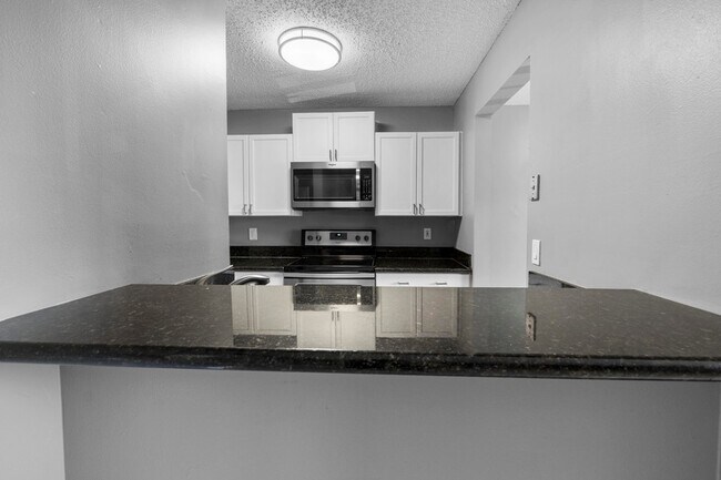 Building Photo - 818 Meadows Cir