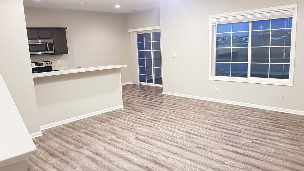 Building Photo - 801 SE 10th Ln