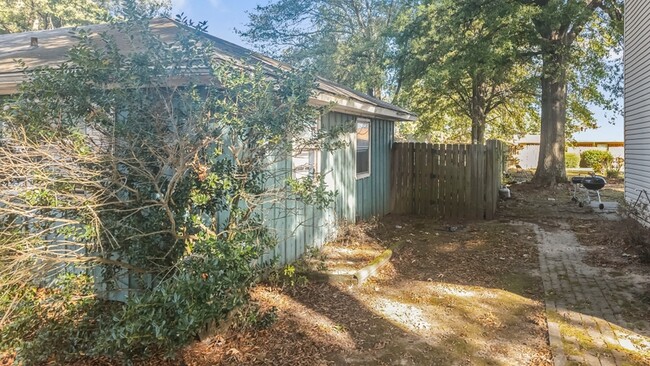 Building Photo - 204 Truman St