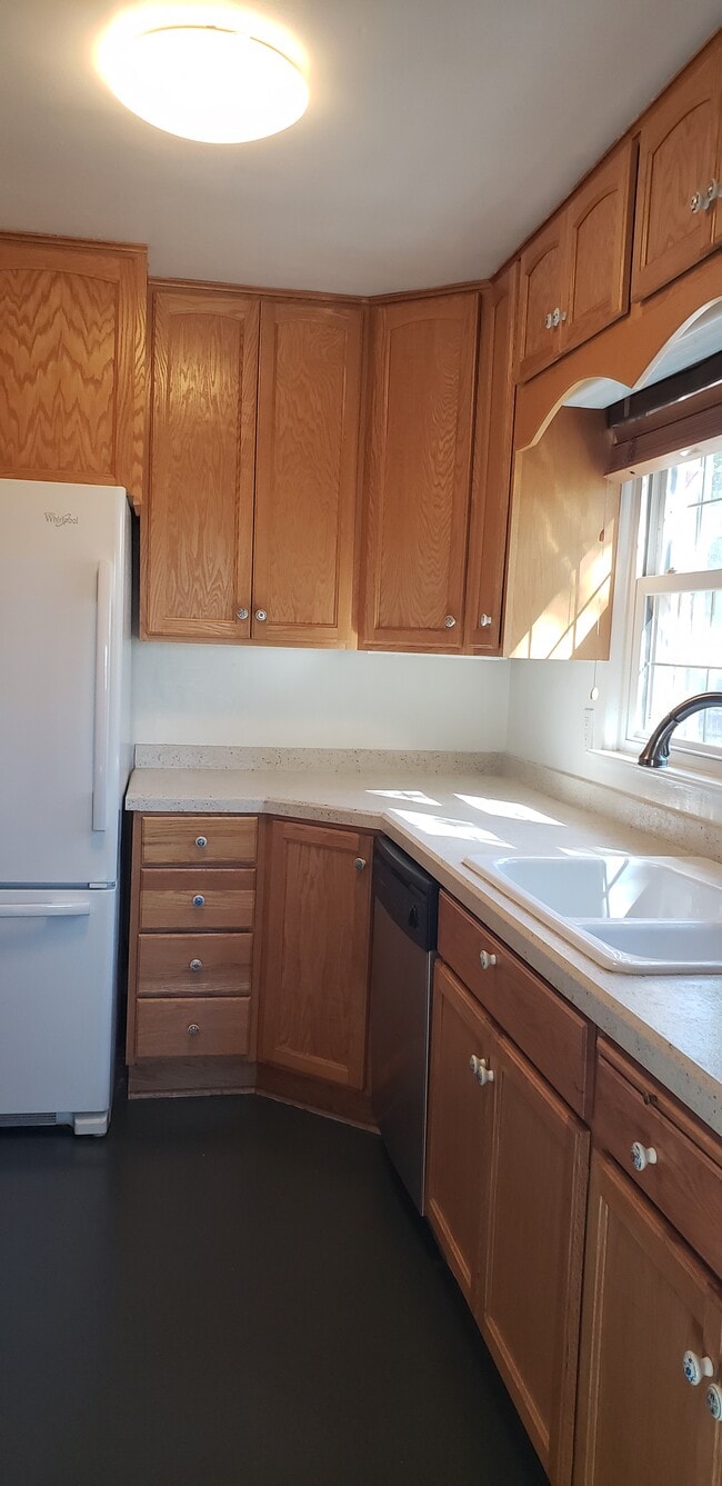 Building Photo - 901 Country Club Ave