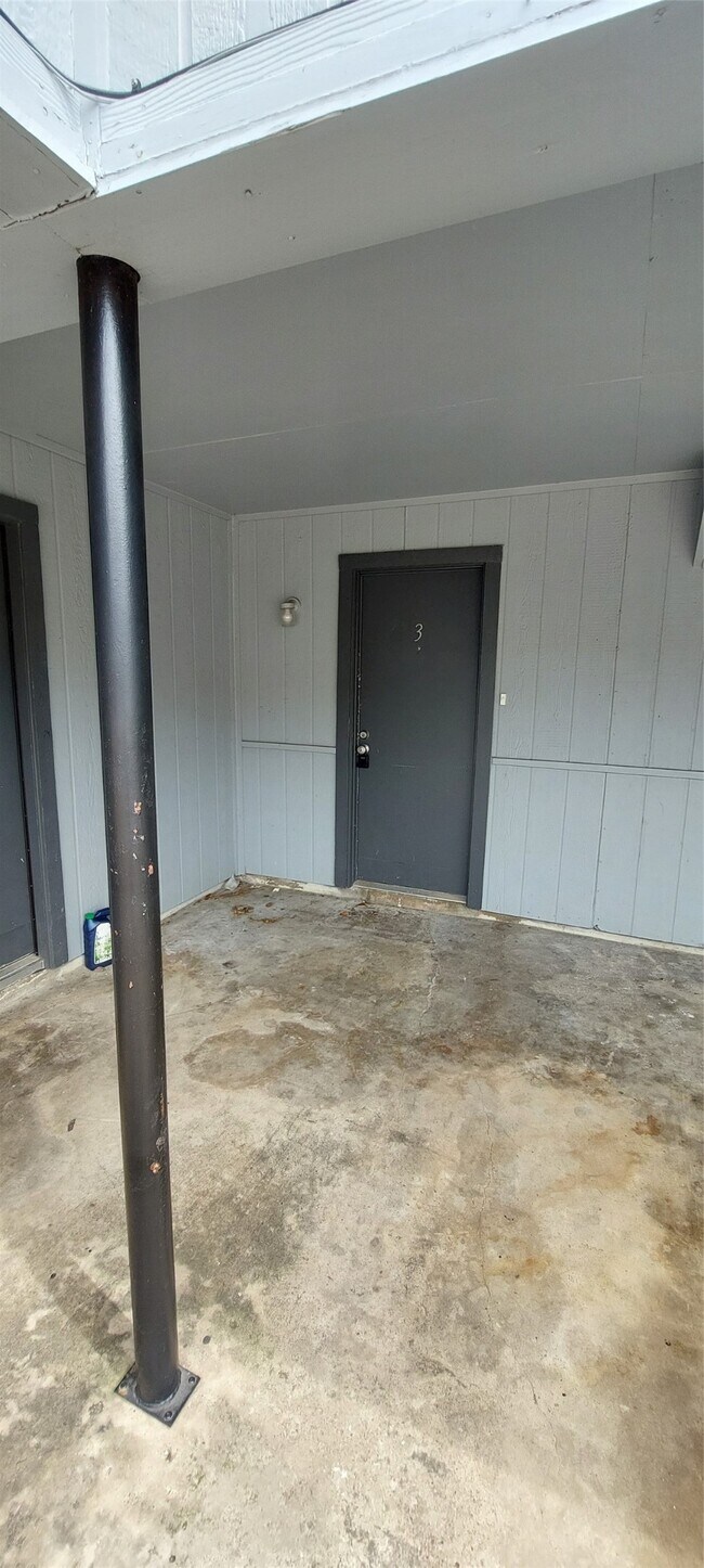 Building Photo - 8710 Ilona Ln