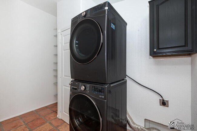 Building Photo - 10439 E 37th St