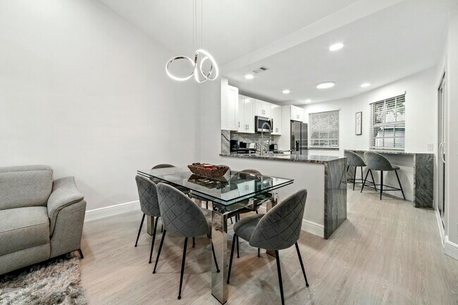 Building Photo - 6553 Via Regina