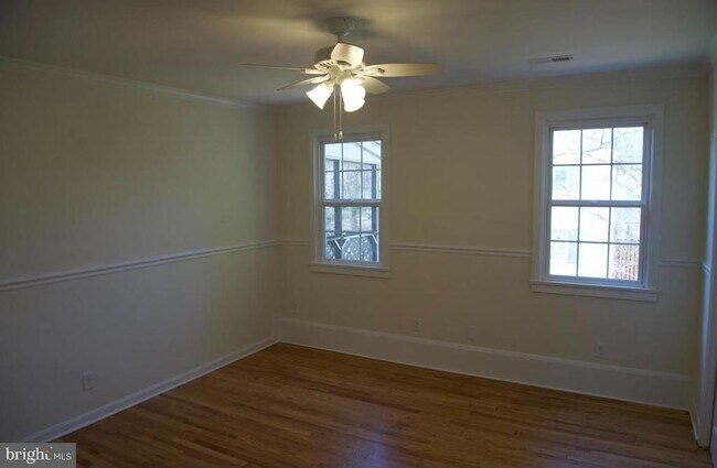 Building Photo - 906 Litchfield Rd