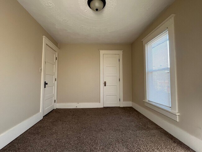 Building Photo - *FIRST MONTH'S RENT FREE*