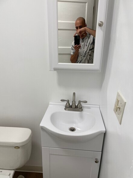 Building Photo - 24 Henry St