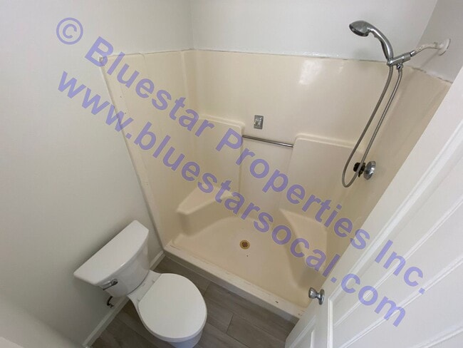 Building Photo - A MUST SEE!!! 3 Bedroom at Great Price!