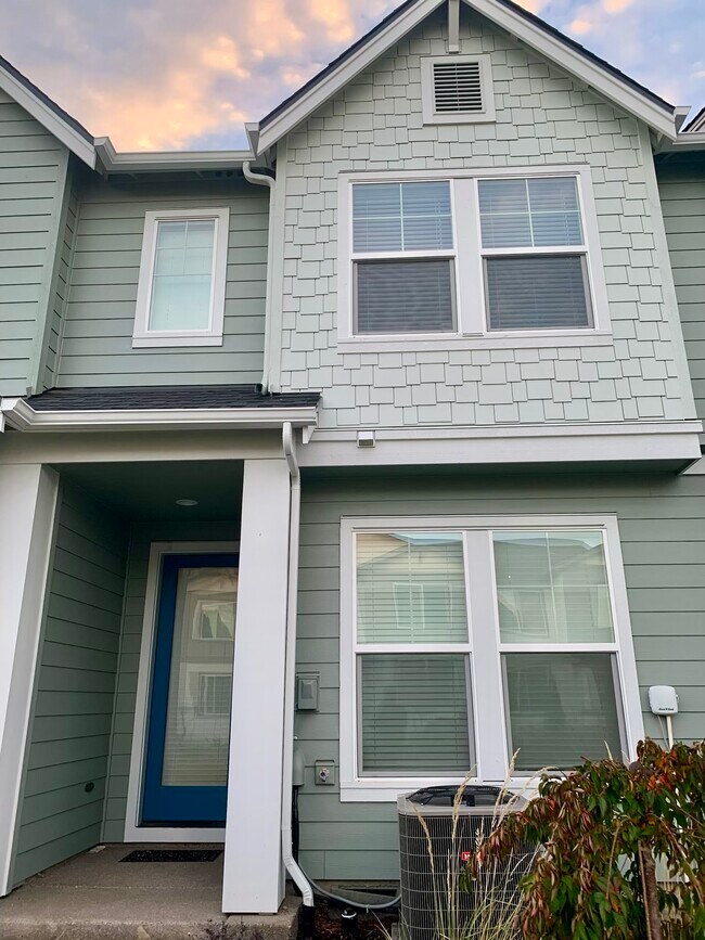 Building Photo - 3314 SE Farrow Ln