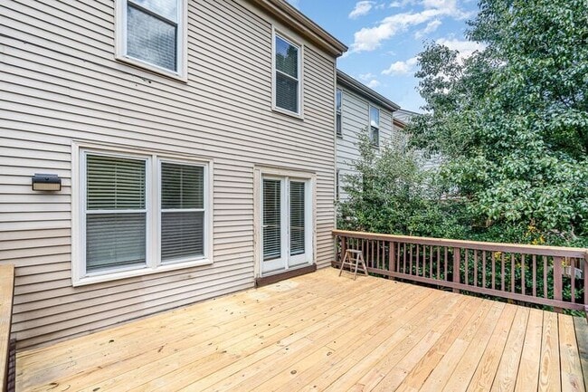 Building Photo - 10701 Houck Dr
