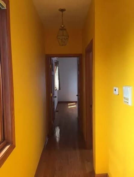 Building Photo - 1322 W 31st Pl