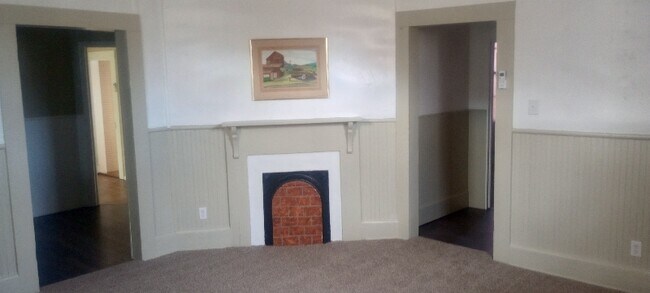 Building Photo - 6 Maple St